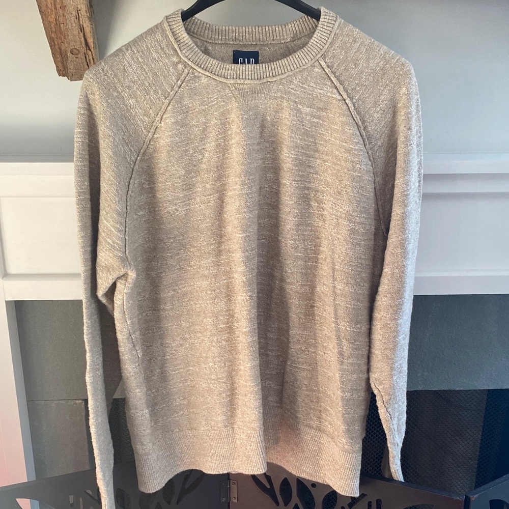 GAP Men's Light Gray Crewneck Sweater